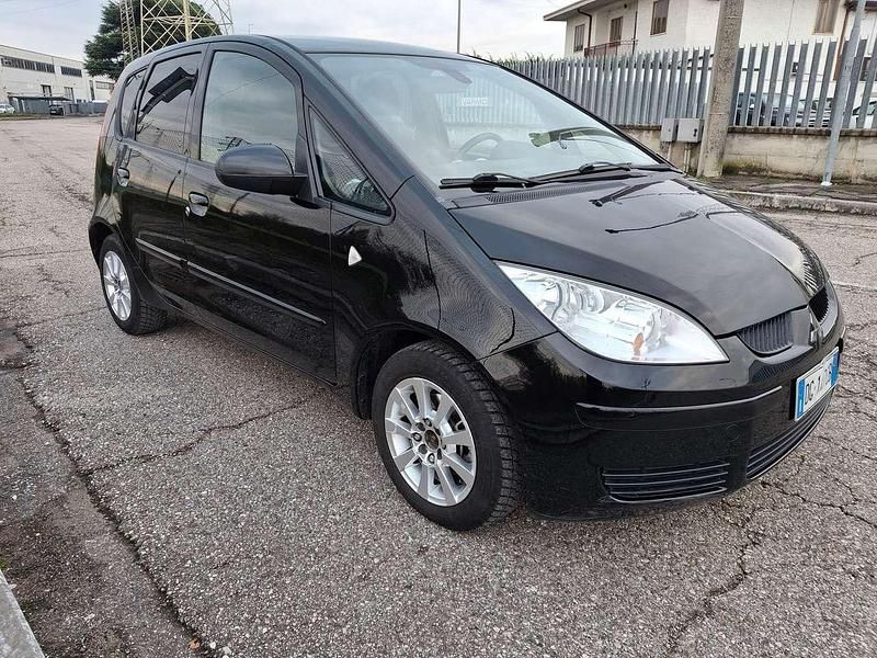 Usata Mitsubishi Colt Invite 75 CV (55 kW) 2007 Nero Berlina