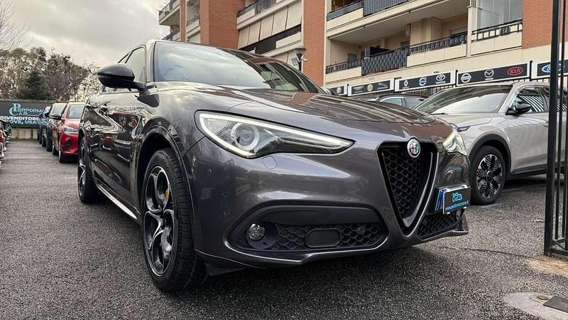 Usata Alfa Romeo Stelvio Veloce 210 CV (154 kW) 2021 Grigio scuro metallizzato SUV