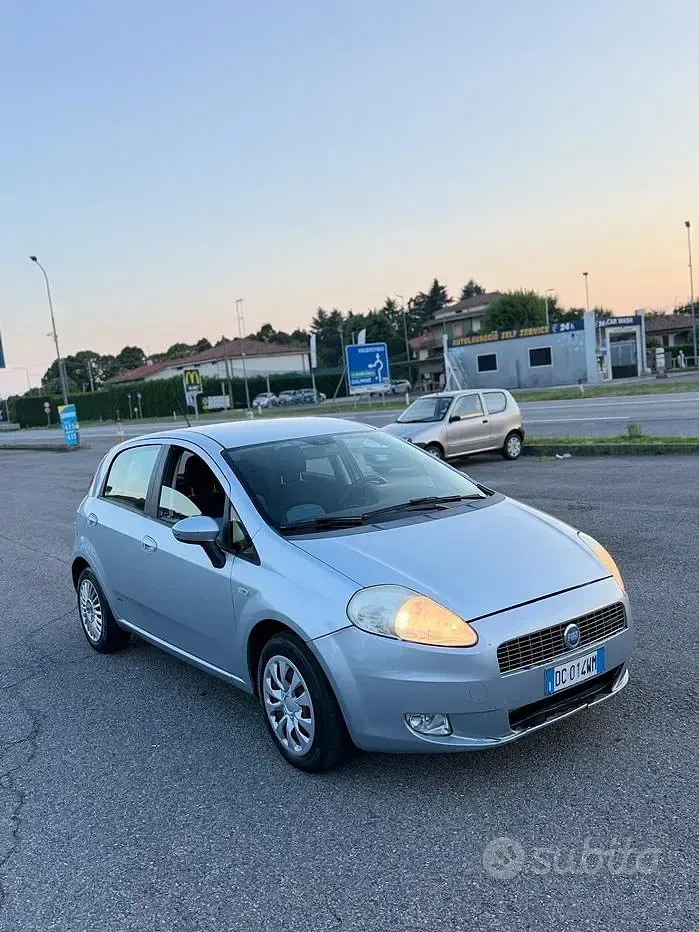 Usata Fiat Grande Punto Active 75 CV (55 kW) 2006 Grigio Utilitaria