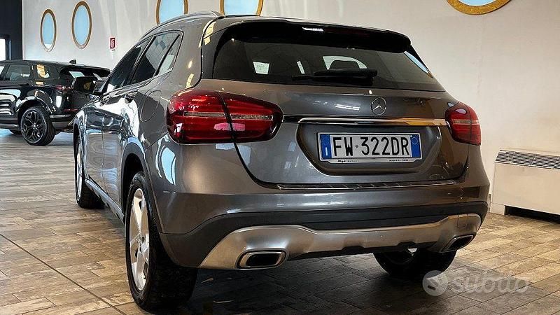Usata Mercedes GLA180 122 CV (89 kW) 2019 Grigio SUV