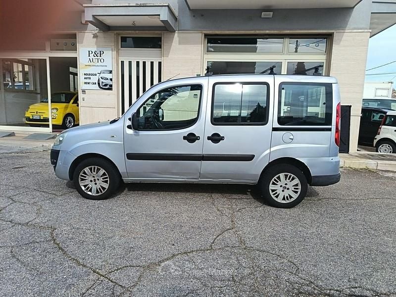 Usata Fiat Doblò 86 CV (63 kW) 2008 Gray Monovolume