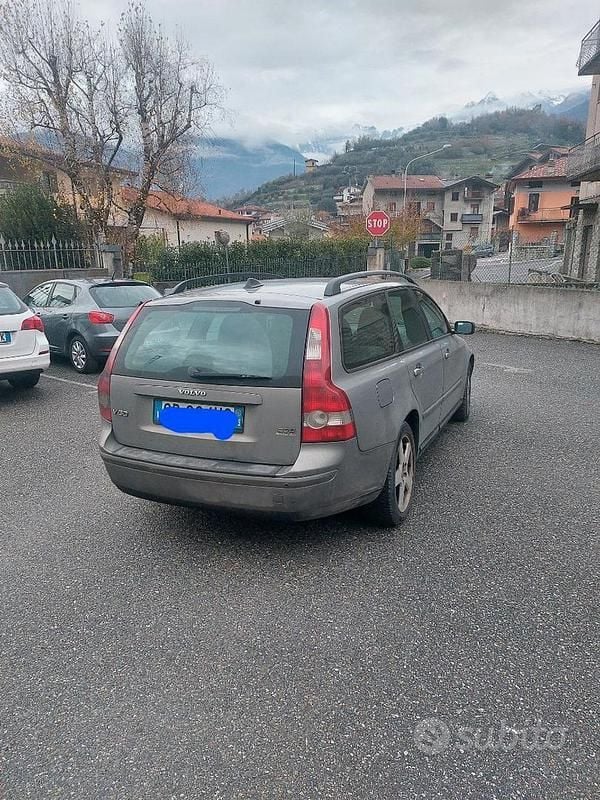 Usata Volvo V50 Momentum 136 CV (100 kW) 2005 Grigio Station wagon