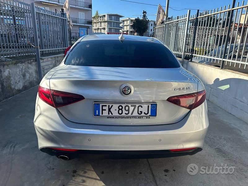 Usata Alfa Romeo Giulia Business 150 CV (110 kW) 2017 Grigio Berlina