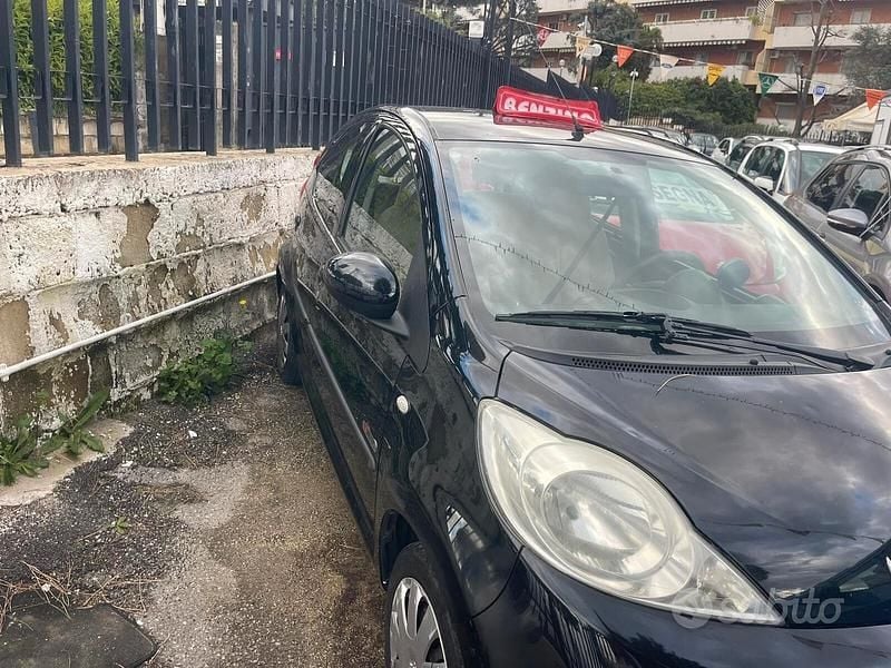 Usata Peugeot 107 68 CV (50 kW) 2008 Nero Utilitaria