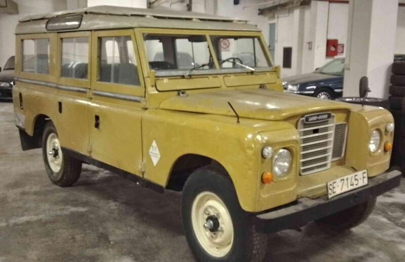 Beige pastello Usata 1974 Land Rover Defender SUV | 10.900 € - Immagine 1/4