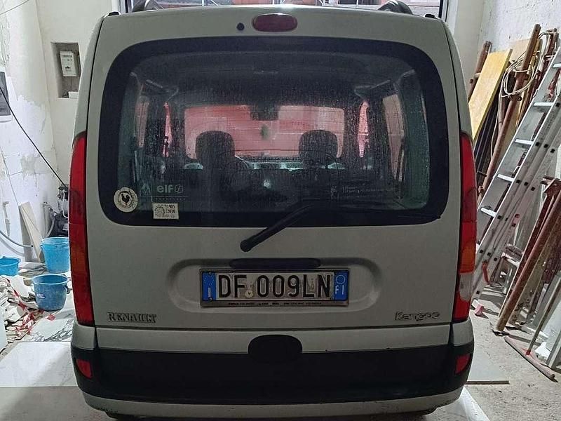 Usado Renault Kangoo 82 CV (60 kW) 2003 Monovolumen