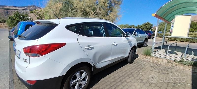 Bianco Usata 2010 Hyundai ix35 SUV | 6000 € (Ottimo prezzo) - Immagine 1/4