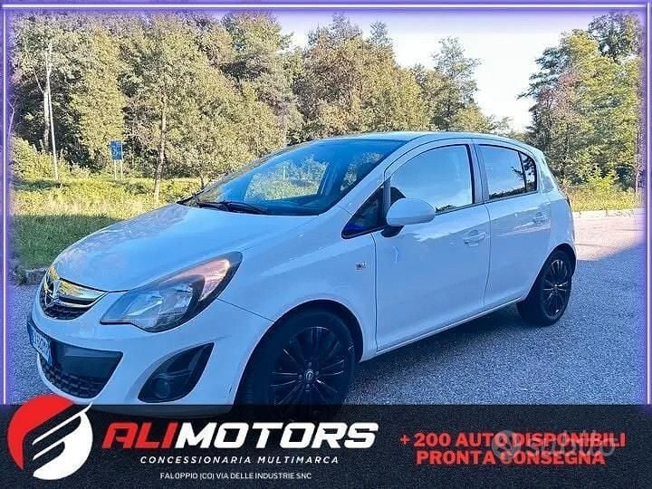 Usata Opel Corsa Edition 86 CV (63 kW) 2014 Bianco Berlina
