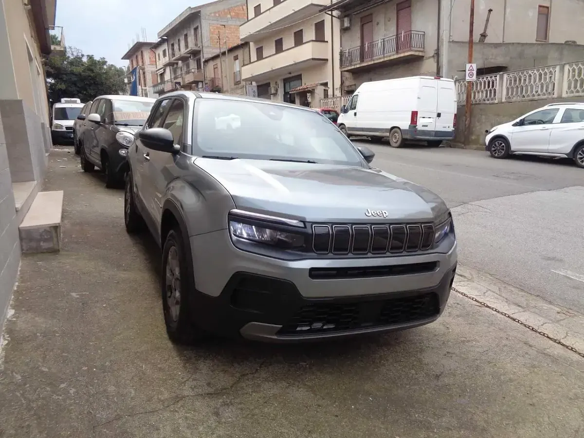 Nuova Jeep Avenger Longitude 100 CV (73 kW) 2026 Grigio SUV