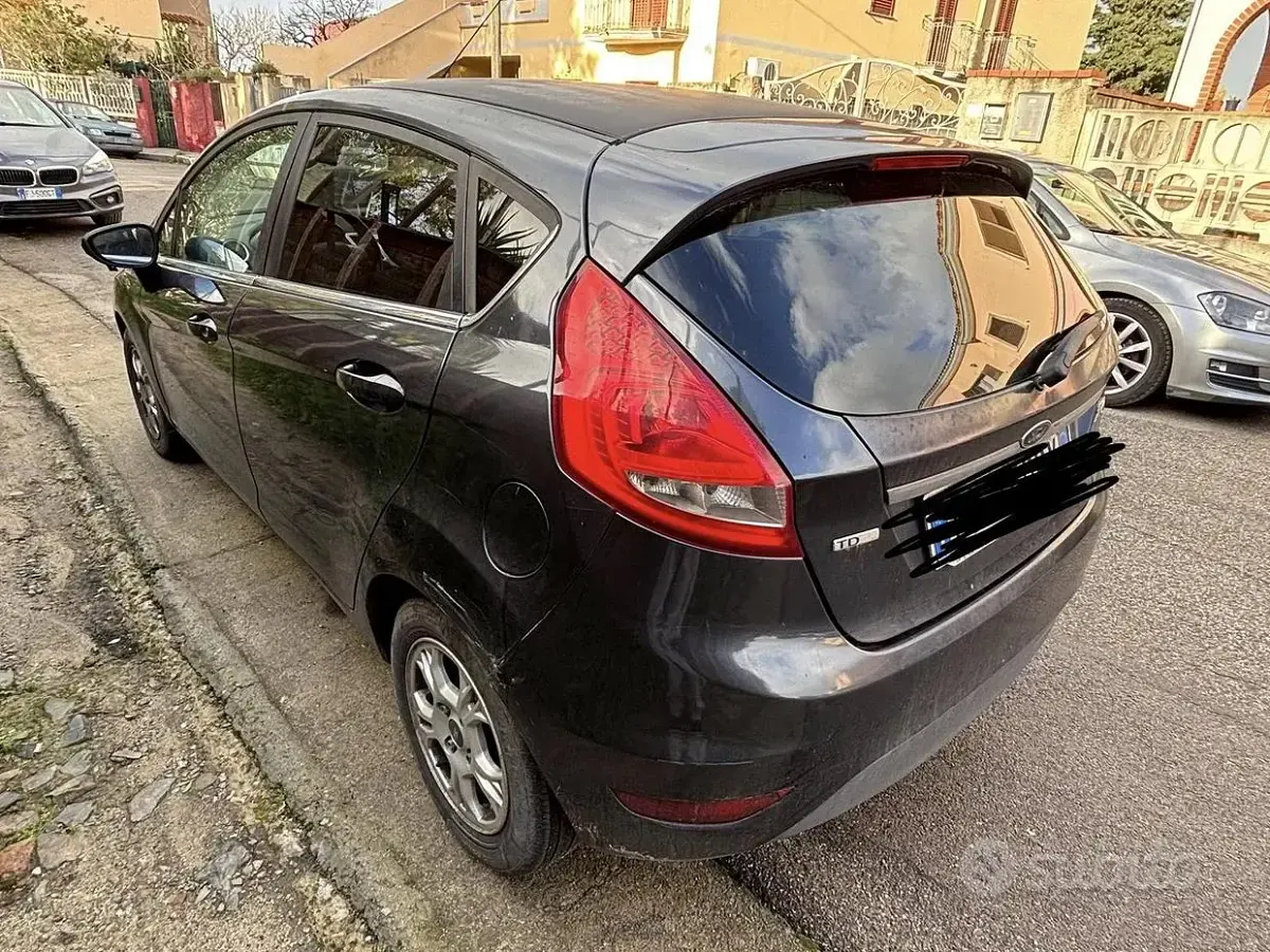 Usata Ford Fiesta Titanium 68 CV (50 kW) 2009 Bluazzurro Berlina