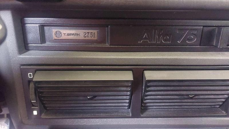 Usata Alfa Romeo 75 148 CV (108 kW) 1991 Berlina