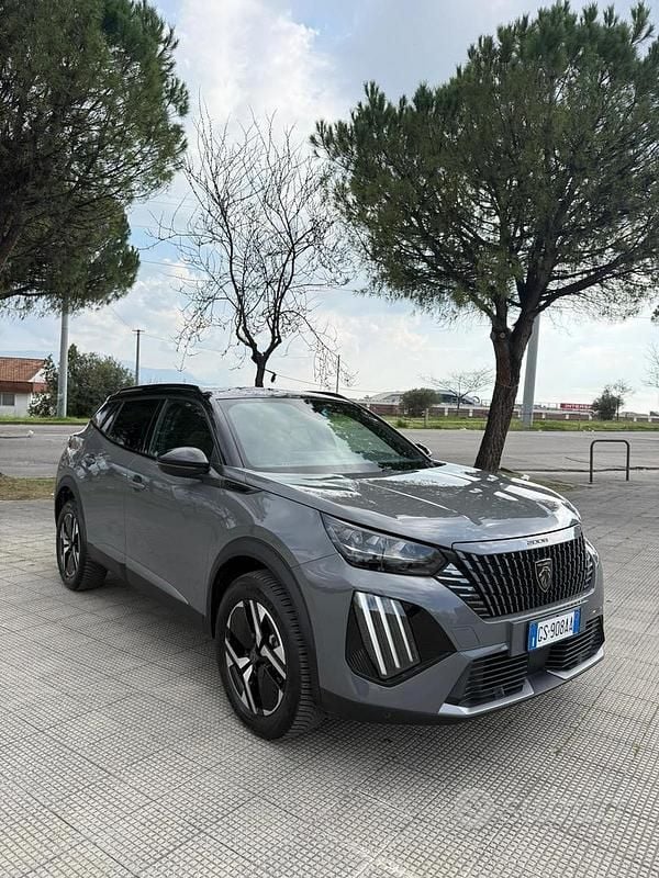Usata Peugeot 2008 GT 130 CV (95 kW) 2024 Grigio SUV