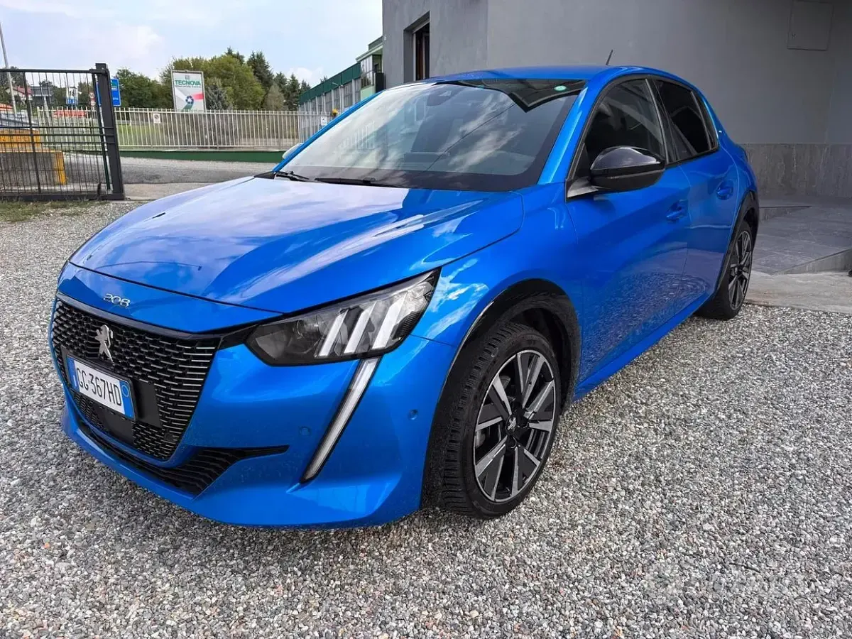 Usata Peugeot 208 GT 102 CV (75 kW) 2022 Bluazzurro Utilitaria