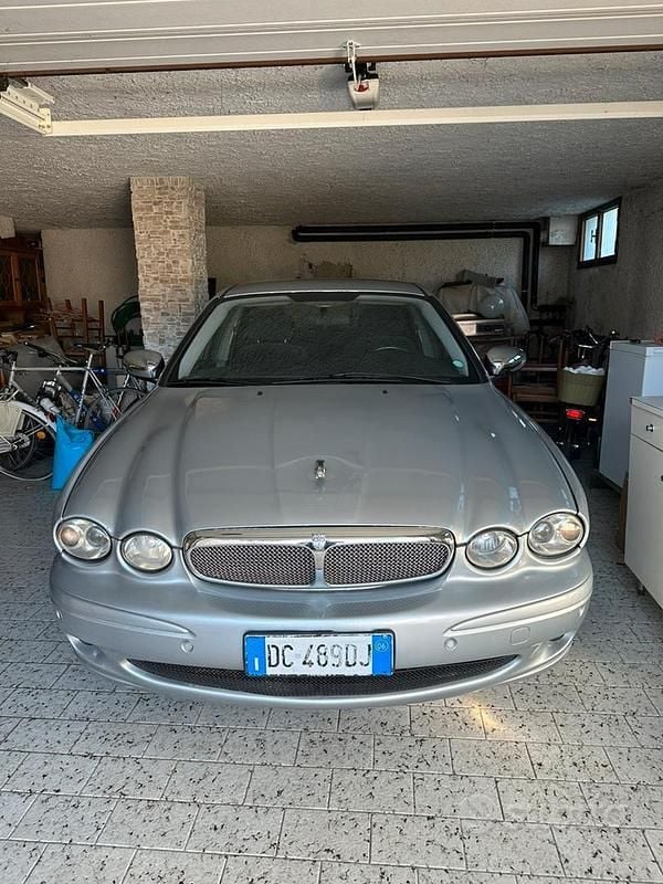 Usata Jaguar X-type 196 CV (144 kW) 2006 Grigio Berlina
