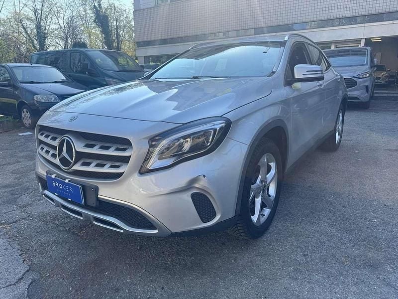 Usata Mercedes GLA180 Business 109 CV (80 kW) 2017 Argento SUV