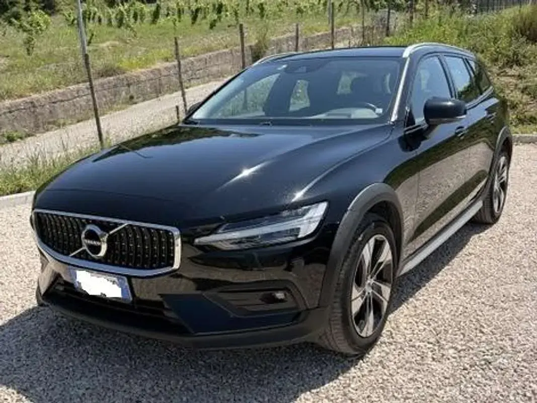 Usata Volvo V60 CC Business Edition 197 CV (144 kW) 2021 Nero Station wagon