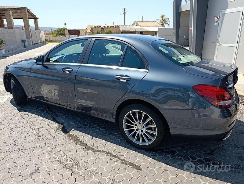 Gebraucht Mercedes C180 116 PS (85 kW) 2015 Blau Limousine