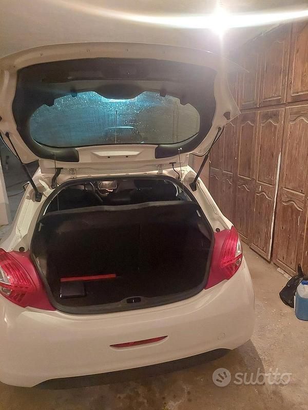 Usata Peugeot 208 82 CV (60 kW) 2014 Bianco Utilitaria