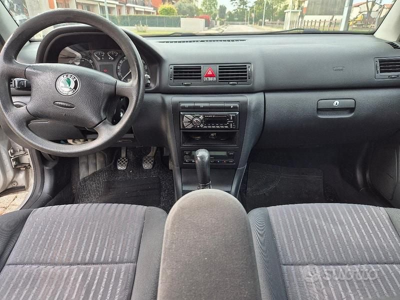 Usata Skoda Octavia Elegance 110 CV (80 kW) 2003 Grigio Berlina