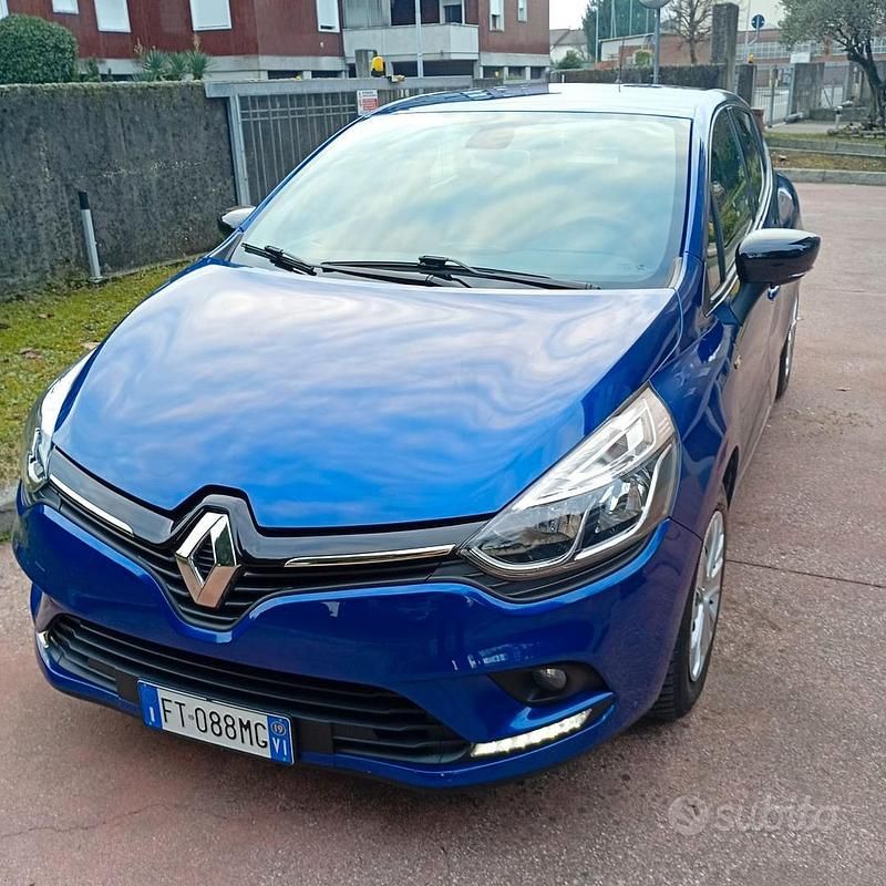 Blu/azzurro Usata 2019 Renault Clio IV Life Tre volumi | 9900 € (Ottimo prezzo) - Immagine 1/3