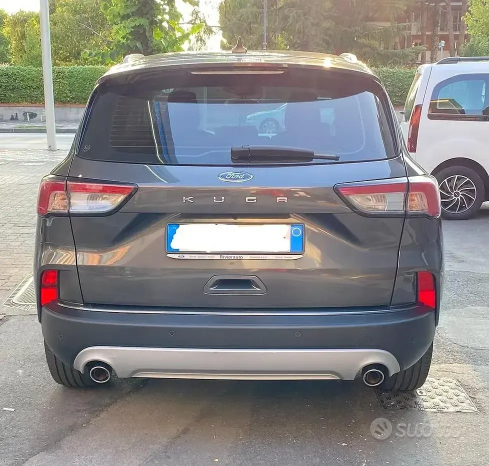 Usata Ford Kuga 120 CV (88 kW) 2021 Grigio SUV