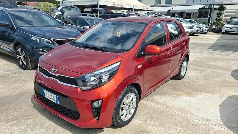 Usata Kia Picanto X-Line 67 CV (49 kW) 2023 Arancione Utilitaria