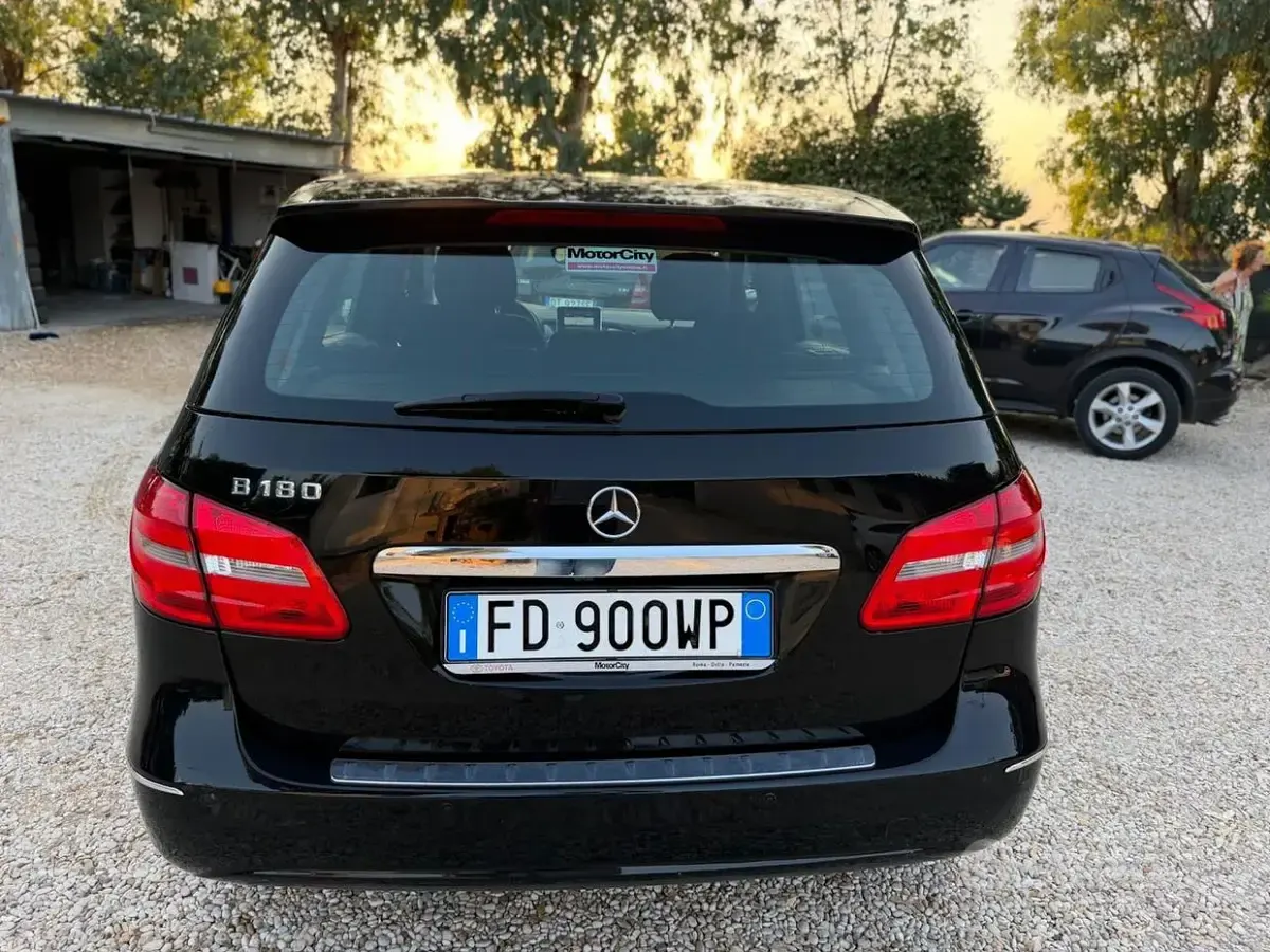 Usata Mercedes A180 Executive 122 CV (89 kW) 2013 Nero Utilitaria