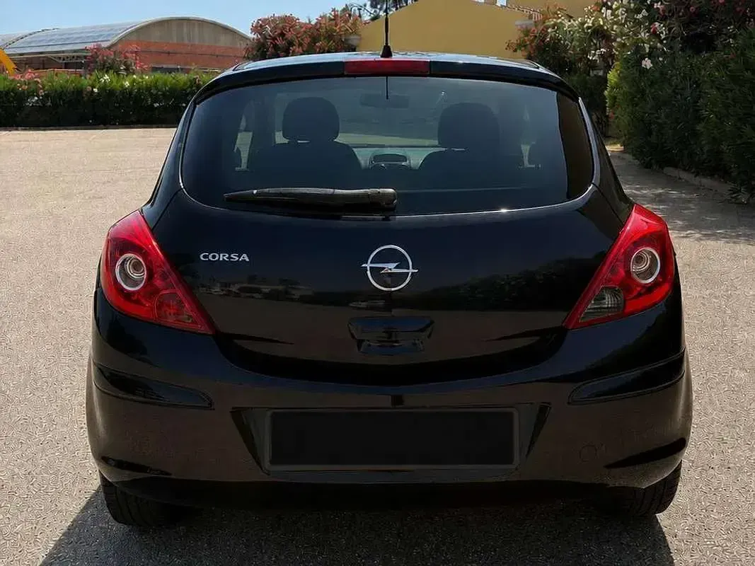 Usata Opel Corsa Edition 86 CV (63 kW) 2010 Nero Utilitaria