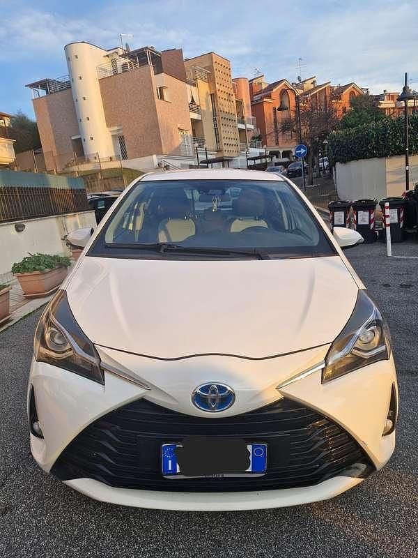 Usata Toyota Yaris Active 73 CV (53 kW) 2018 Bianco Berlina