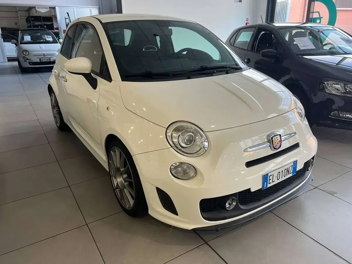 Usata Abarth 595 135 CV (99 kW) 2012 Bianco metalizzato Utilitaria
