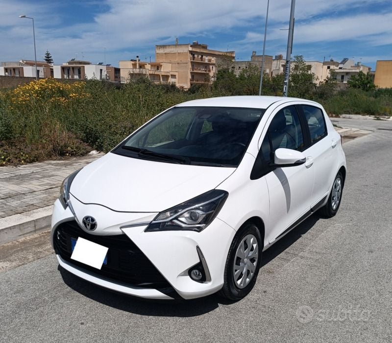 Usata Toyota Yaris Active 72 CV (52 kW) 2019 Bianco Berlina