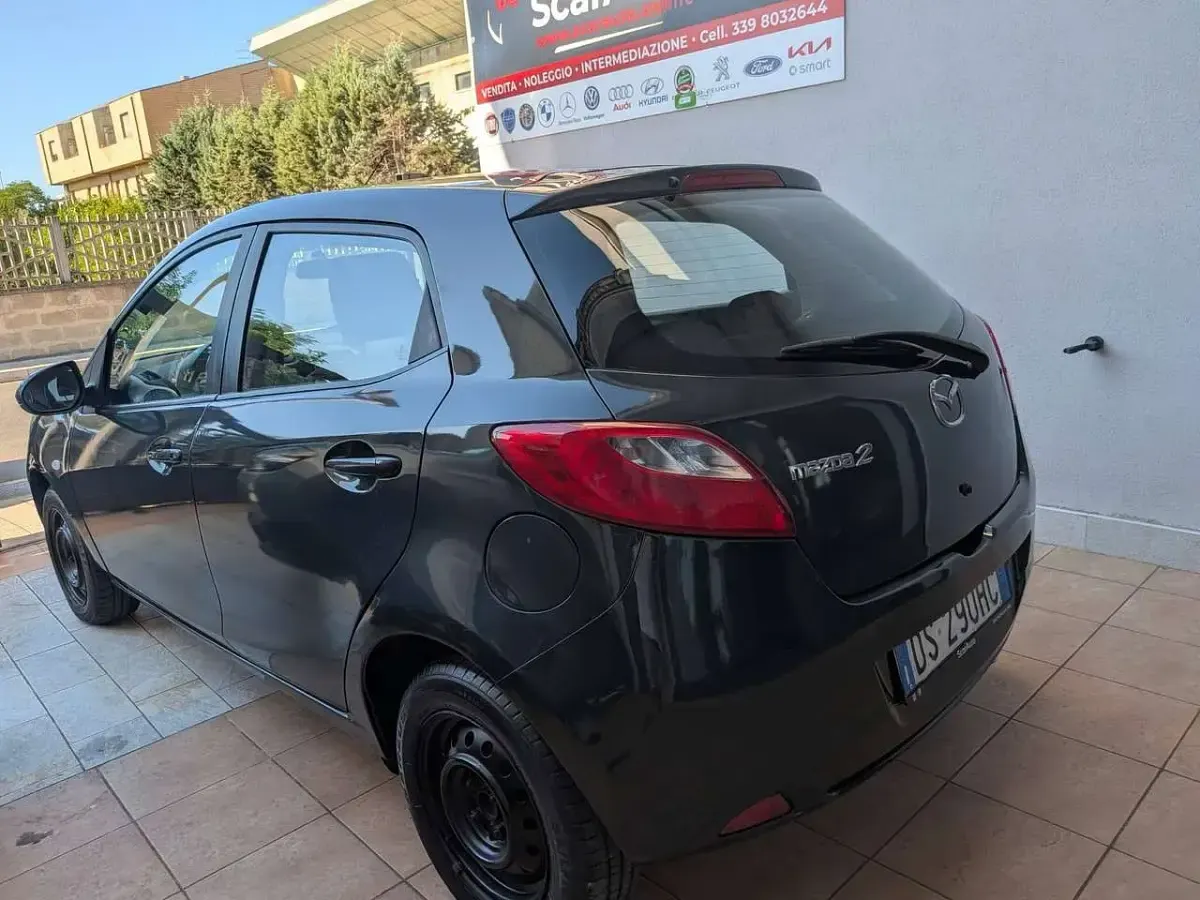 Usata Mazda 2 68 CV (50 kW) 2008 Grigio Utilitaria