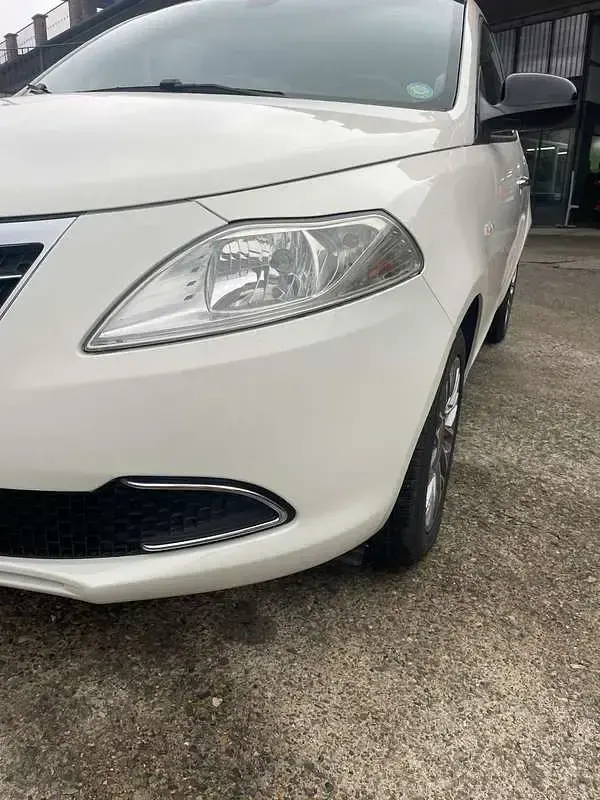 Usata Lancia Ypsilon Gold 69 CV (50 kW) 2012 Utilitaria