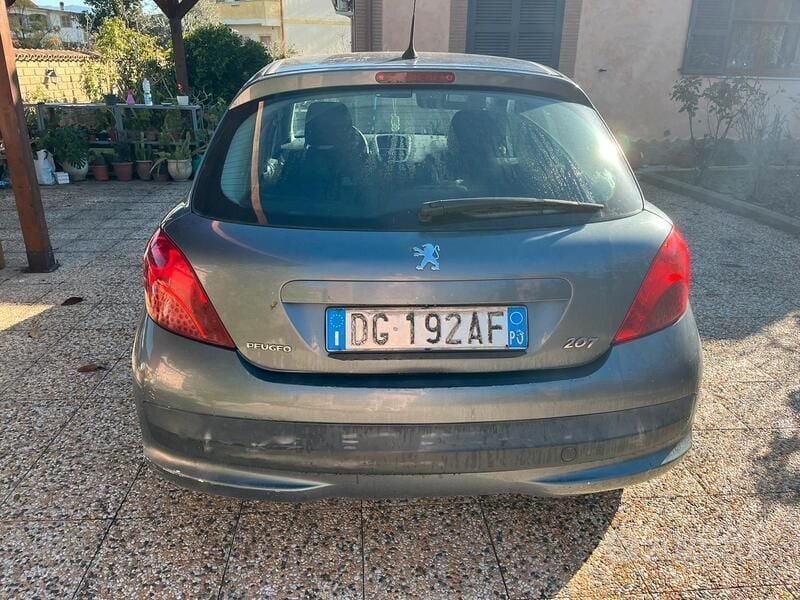 Usata 2007 Peugeot 207 Tre volumi | 1500 € (Super prezzo) - Immagine 1/4