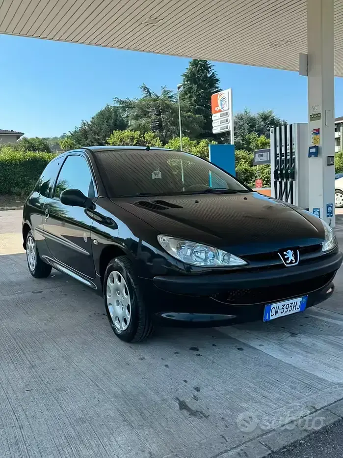 Usata Peugeot 206 68 CV (50 kW) 2005 Nero Berlina