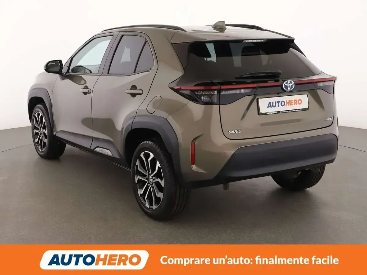 Usata Toyota Yaris Cross Trend 92 CV (67 kW) 2023 Oro SUV
