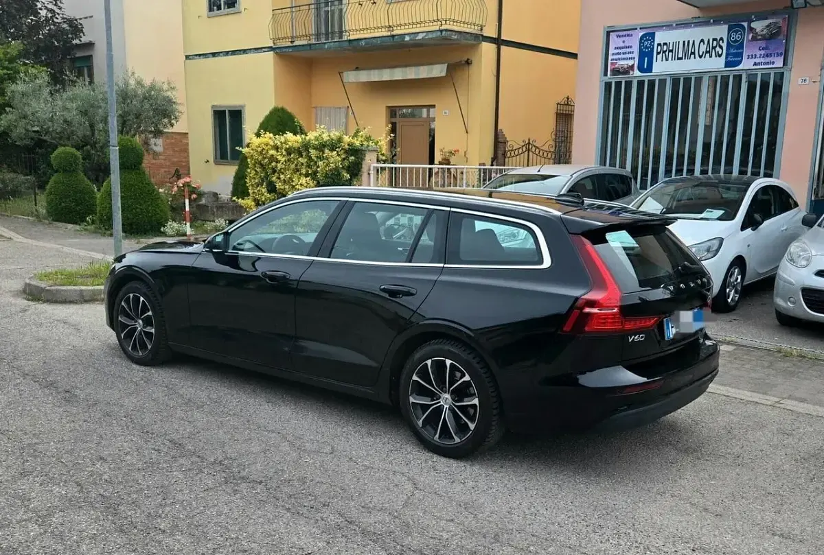 Usata Volvo V60 Business Edition 149 CV (109 kW) 2020 Nero Station wagon
