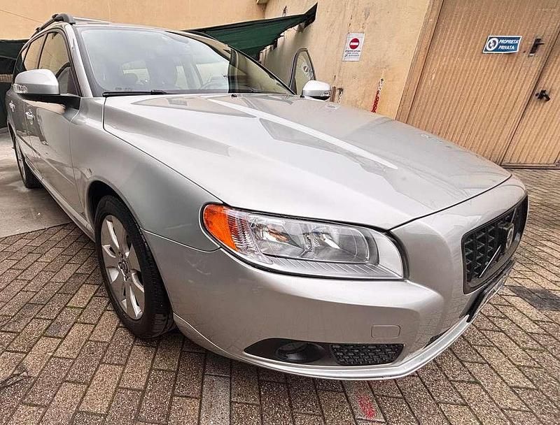 Usata Volvo V70 Summum 136 CV (100 kW) 2008 Argento Station wagon