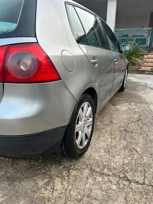 Usata VW Golf IV 140 CV (102 kW) 2005 Grigio Berlina