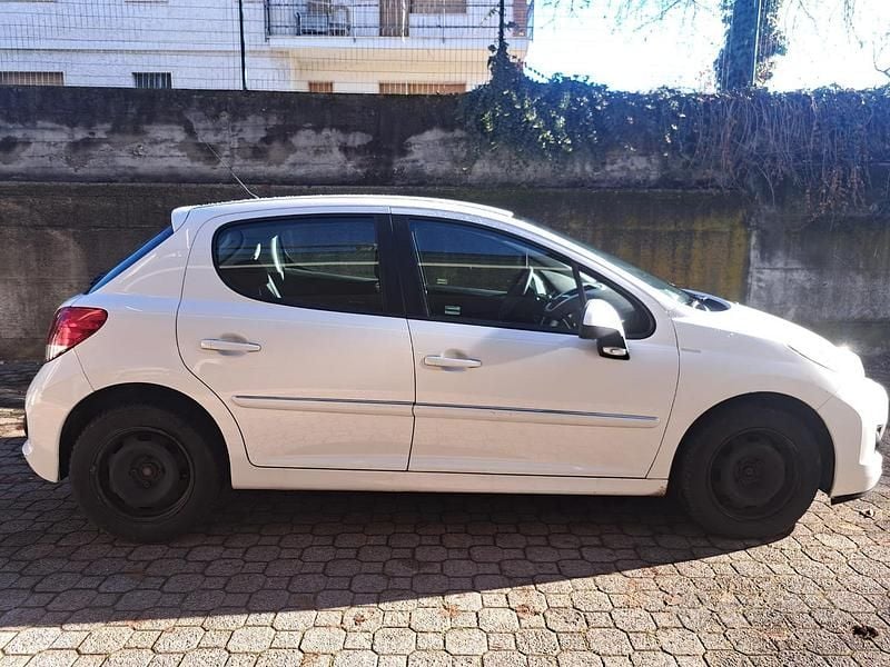 Usata Peugeot 207 68 CV (50 kW) 2014 Bianco Berlina