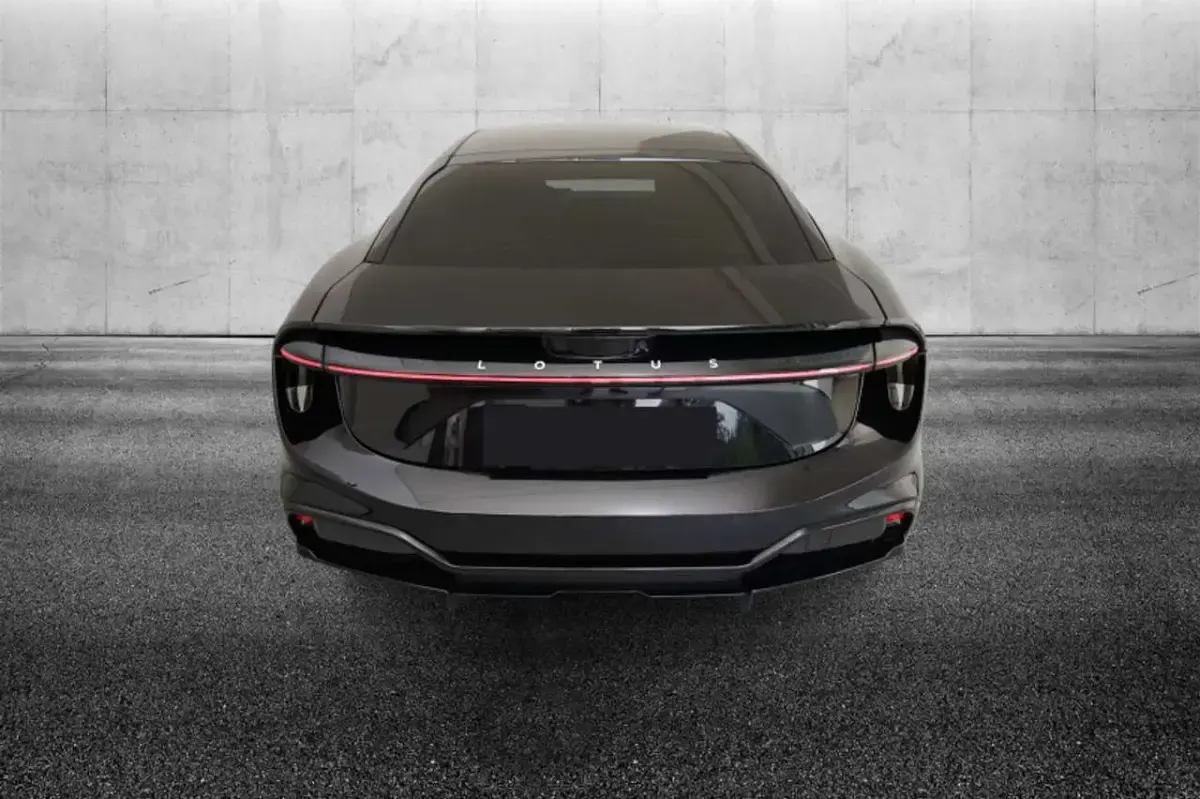 Usata Lotus Emeya 139 kW (190 CV) 2025 Nero Utilitaria