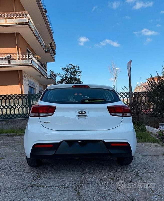 Usata Kia Rio Active 84 CV (61 kW) 2018 Bianco Berlina