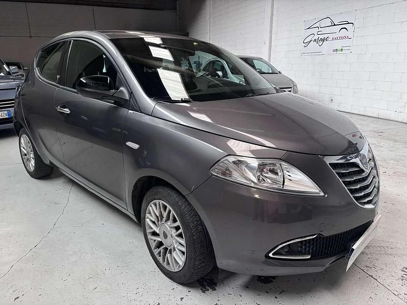 Usata Lancia Ypsilon S 86 CV (63 kW) 2015 Grigio Utilitaria