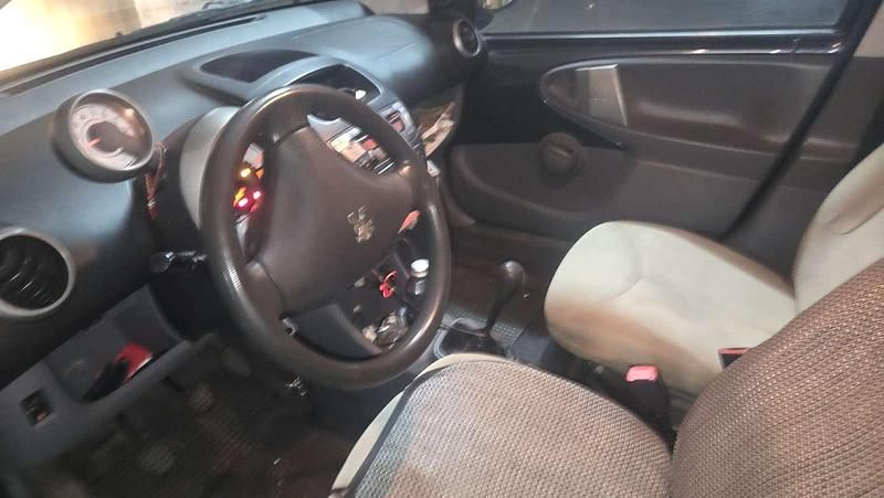 Usata Peugeot 107 68 CV (50 kW) 2007 Utilitaria