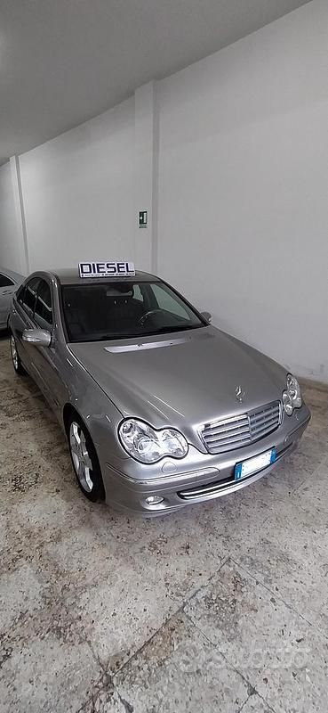 Usata 2006 Mercedes C220 Elegance Tre volumi | 9900 € - Immagine 1/4