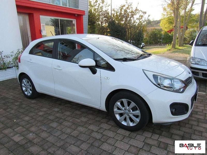 Usata Kia Rio Active 75 CV (55 kW) 2014 Bianco Berlina