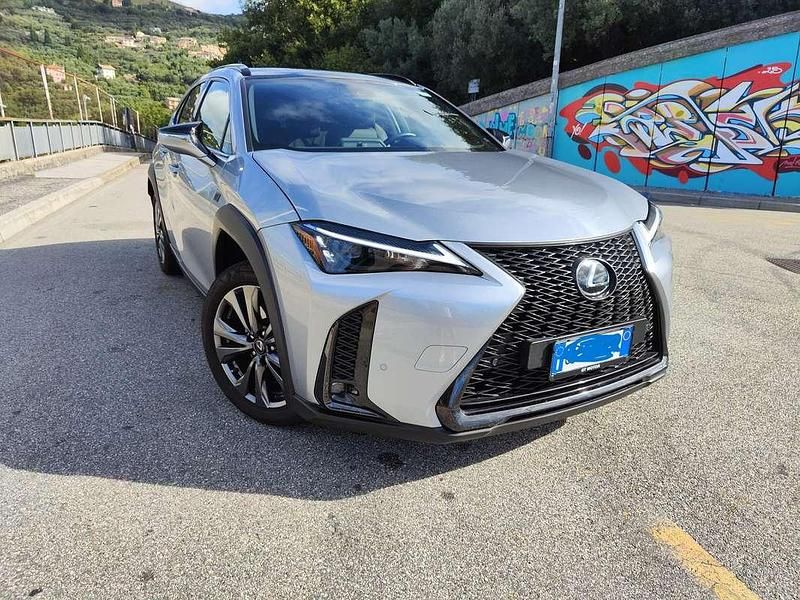 Usata Lexus UX 250h 184 CV (135 kW) 2023 Argento SUV