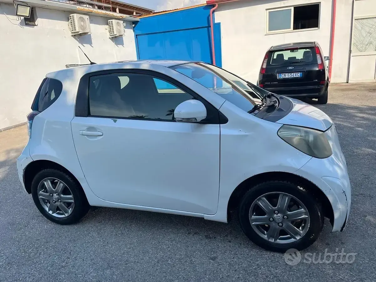 Usata Toyota iQ 68 CV (50 kW) 2009 Bianco Utilitaria
