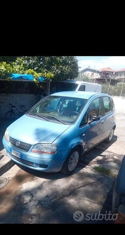 Usata Fiat Idea 70 CV (51 kW) 2004 Blu Monovolume