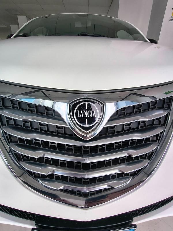 Usata Lancia Ypsilon Silver 85 CV (62 kW) 2013 Bianco Utilitaria